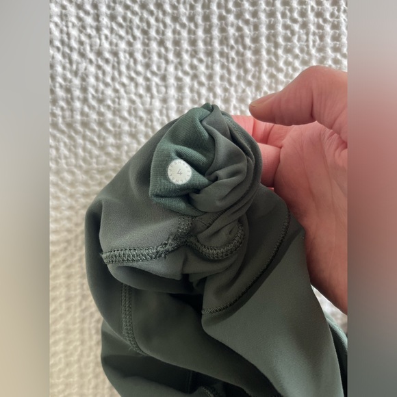 Like New Lulu Lemon High Rise Align Tight Size 4 - Picture 2 of 5